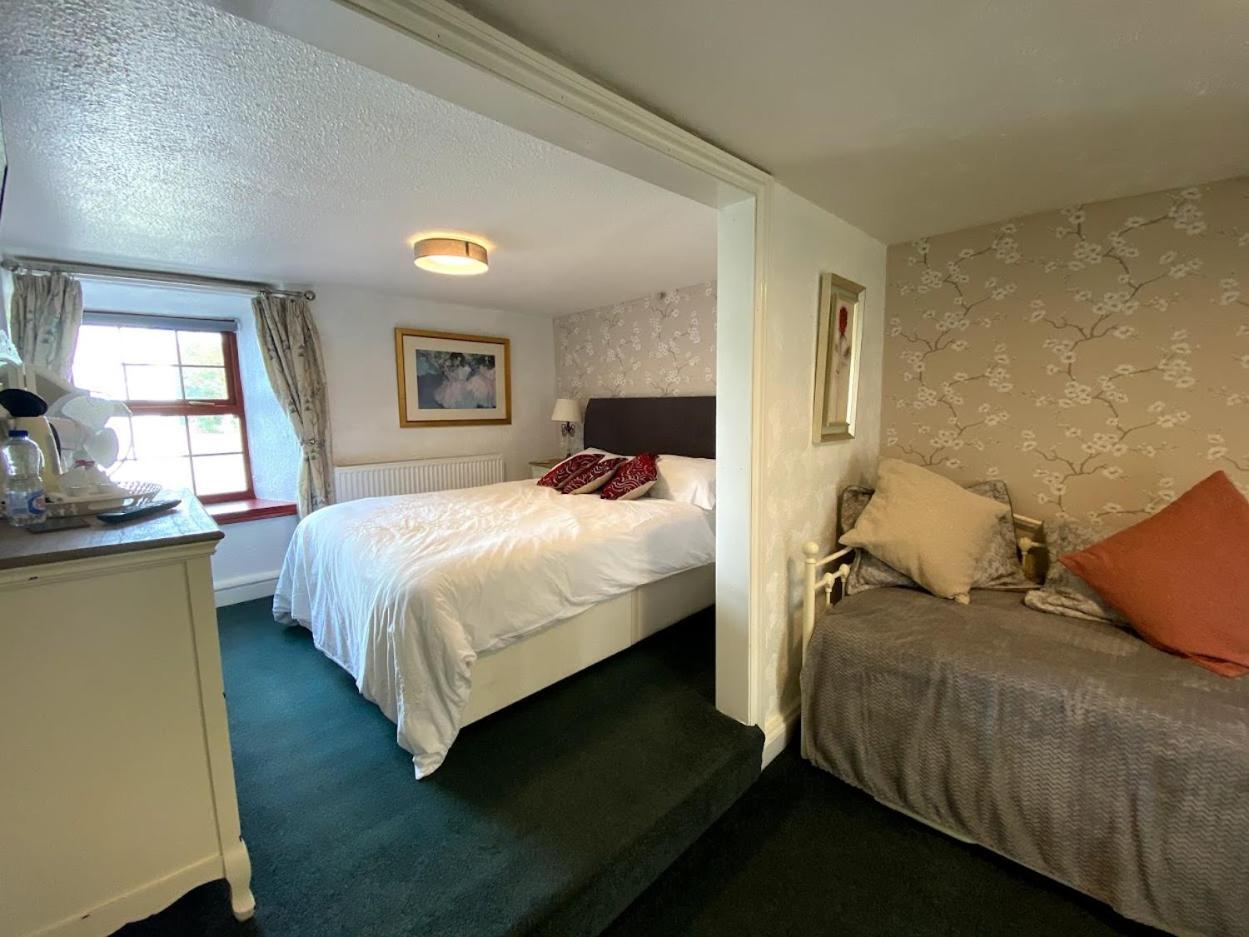 Flambards Hotel Cardigan Exteriör bild
